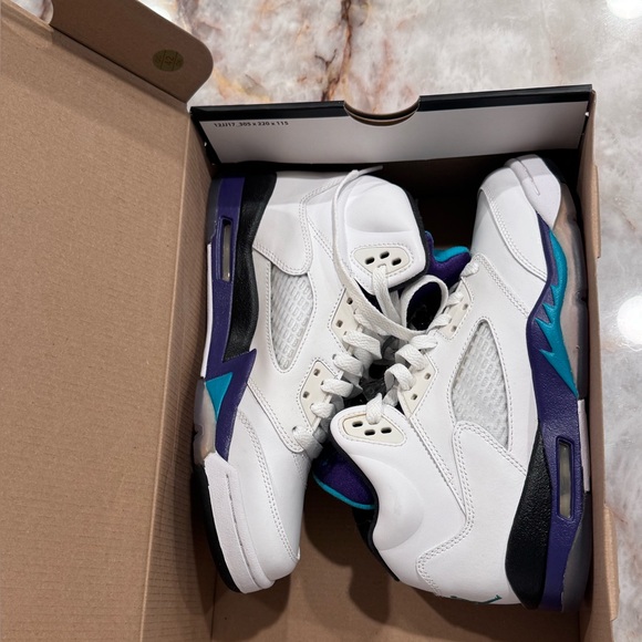 Air Jordan 5 Retro (GS) Grape 2013 - Picture 8 of 9